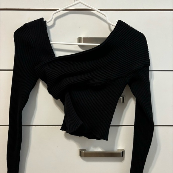 Are You Am I Asymmetrical Top Sweater BLACK - Picture 3 of 9